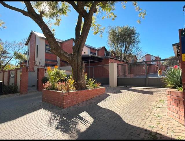 2 BEDROOM TOWNHOUSE FOR SALE IN FERNDALE